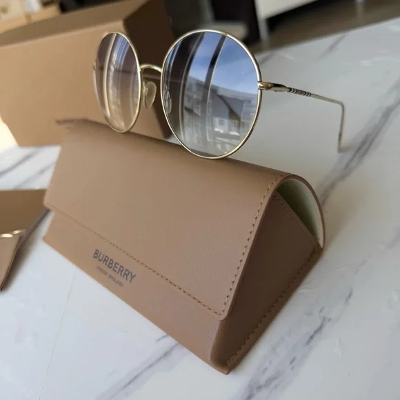 SOLD ✨Burberry Gold Frame Sunglasses Round with Gray Blue Gradient Lenses - Picture 11 of 11